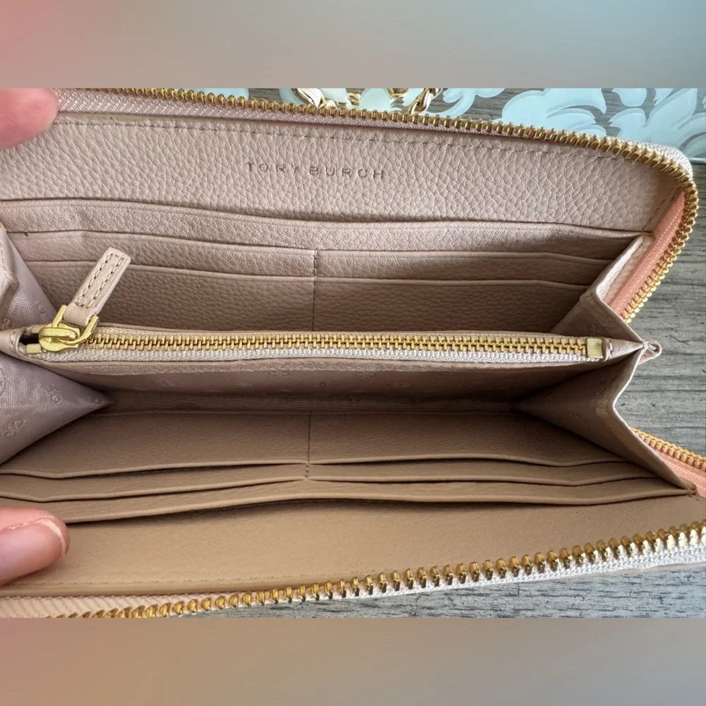Tory Burch Zip Continental Wallet EUC Light Pink Light Oak Pebble Leathe…